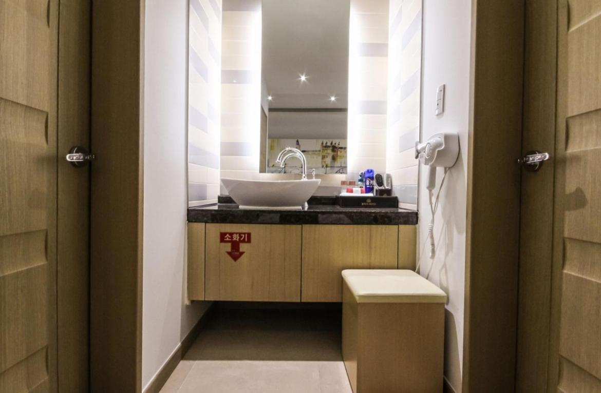 Gallery Hotel Кванджу Экстерьер фото