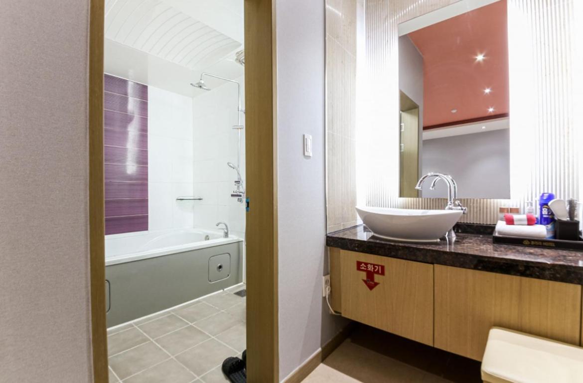 Gallery Hotel Кванджу Экстерьер фото