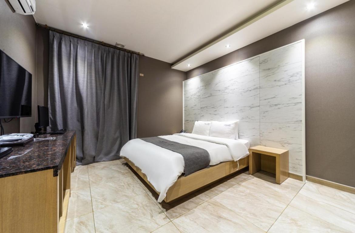 Gallery Hotel Кванджу Экстерьер фото