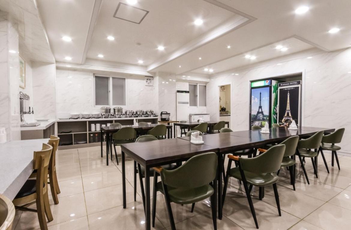 Gallery Hotel Кванджу Экстерьер фото